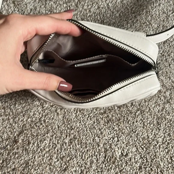 Micheal Kors belt bag - Picture 5 of 9